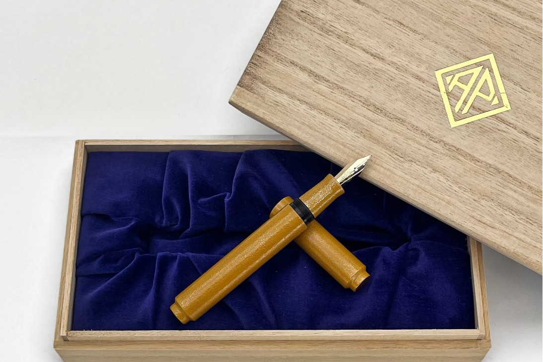 AP Limited Edition Urushi Lacquer Art Colors of the Cosmos Solaris Fountain Pen