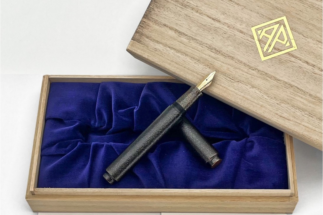 AP Limited Edition Urushi Lacquer Art Colors of the Cosmos Spica Fountain Pen