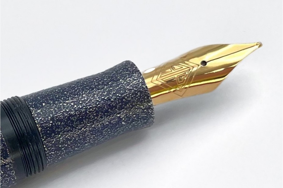 AP Limited Edition Urushi Lacquer Art Colors of the Cosmos Spica Fountain Pen