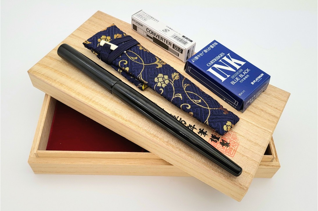 Nakaya Desk Pen Kuro-Roiro Fountain Pen with Stand