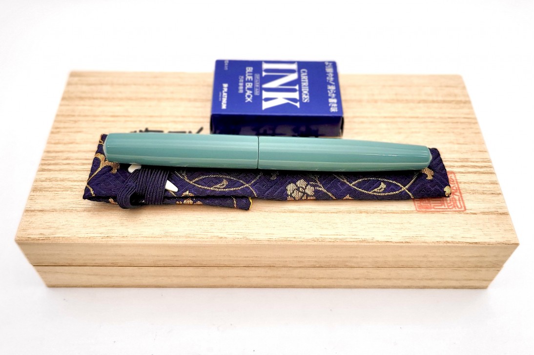 Nakaya Piccolo Long Cigar Ama-iro (Sky Blue) Fountain Pen