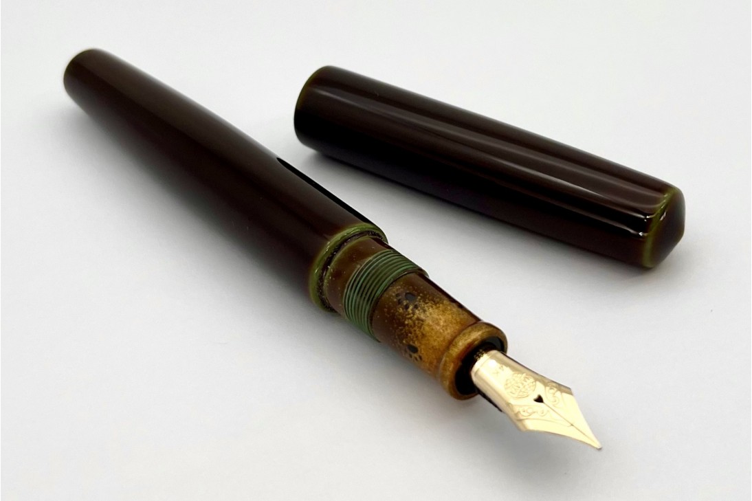 Nakaya Piccolo Long Cigar Heki-Tamenuri with 6 Black paws and Nashiji on Grip Section Fountain Pen