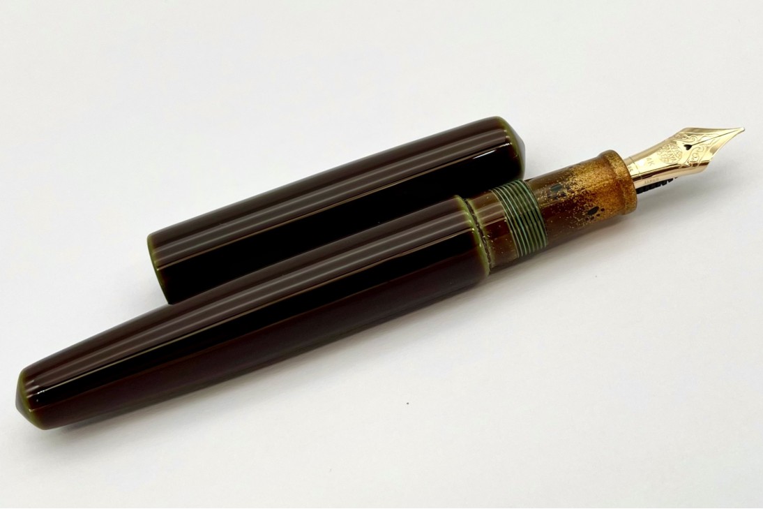 Nakaya Piccolo Long Cigar Heki-Tamenuri with 6 Black paws and Nashiji on Grip Section Fountain Pen