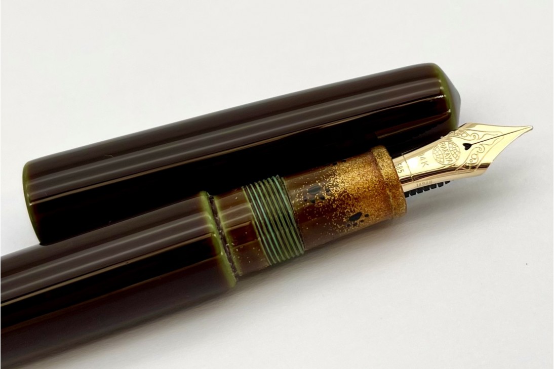 Nakaya Piccolo Long Cigar Heki-Tamenuri with 6 Black paws and Nashiji on Grip Section Fountain Pen