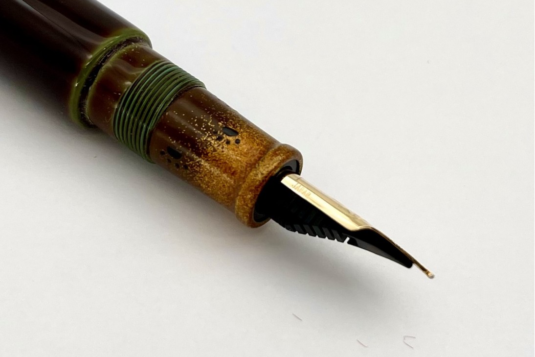 Nakaya Piccolo Long Cigar Heki-Tamenuri with 6 Black paws and Nashiji on Grip Section Fountain Pen