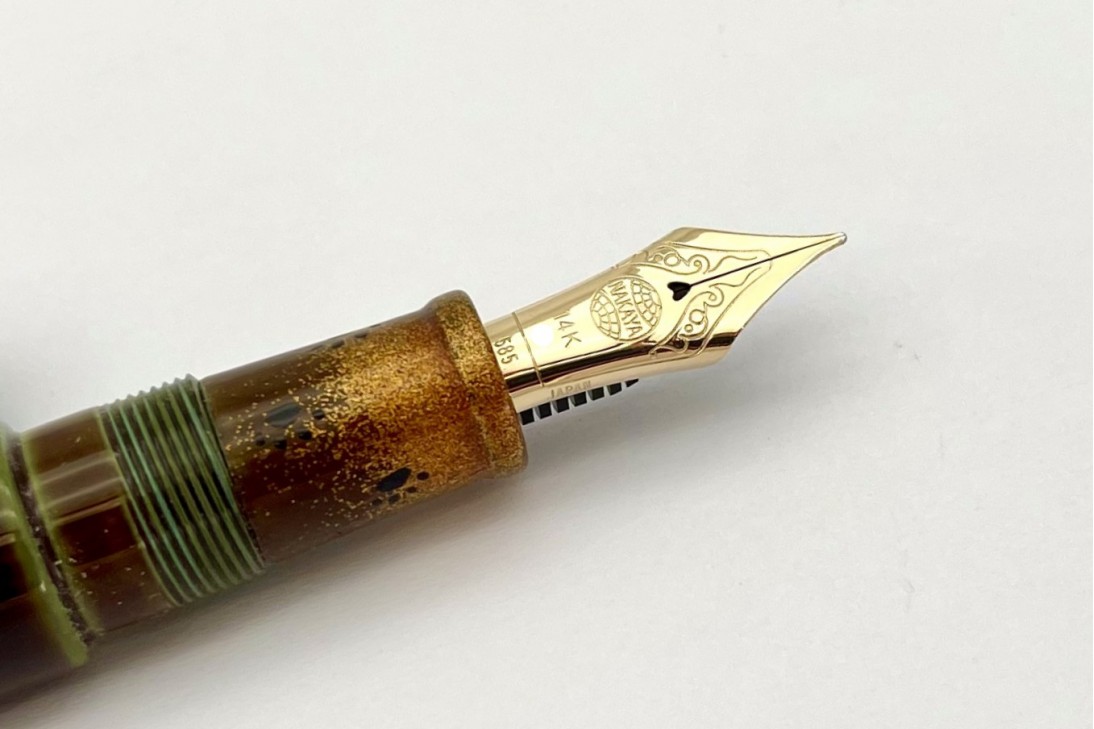 Nakaya Piccolo Long Cigar Heki-Tamenuri with 6 Black paws and Nashiji on Grip Section Fountain Pen