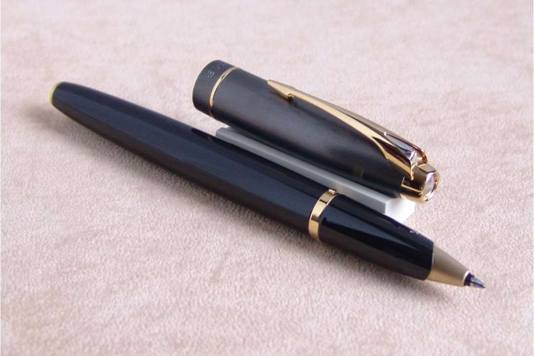 Parker 100 Cobalt Black GT Roller Ball Pen