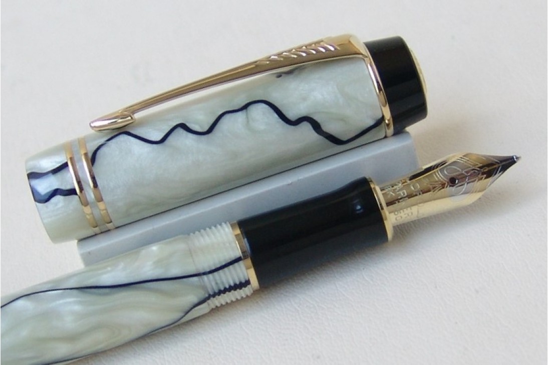 Parker Duofold Pearl Black Demi GT Fountain Pen