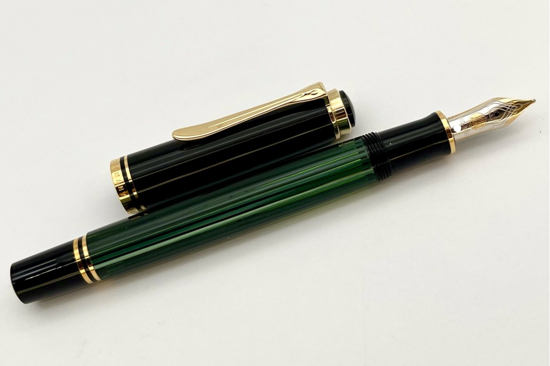 Pelikan Souveran M400 Green and Black Fountain Pen (Old Logo)