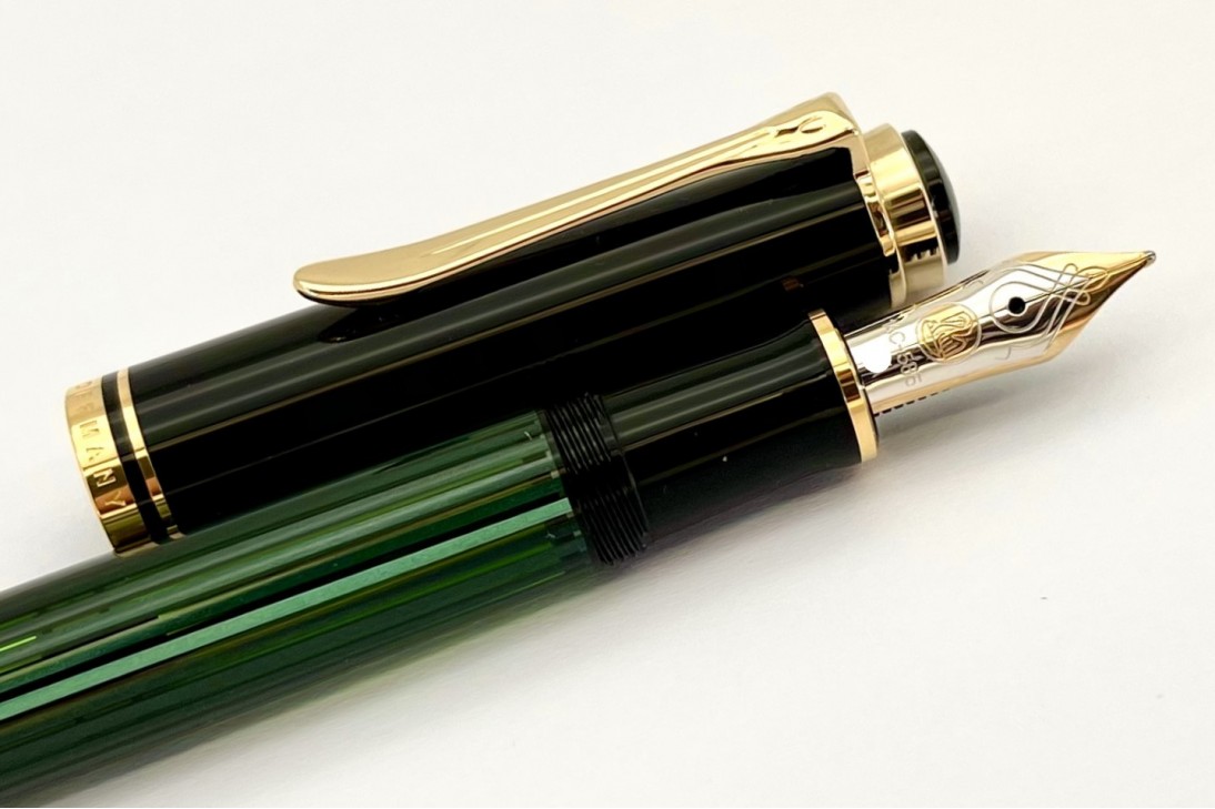 Pelikan Souveran M400 Green and Black Fountain Pen (Old Logo)