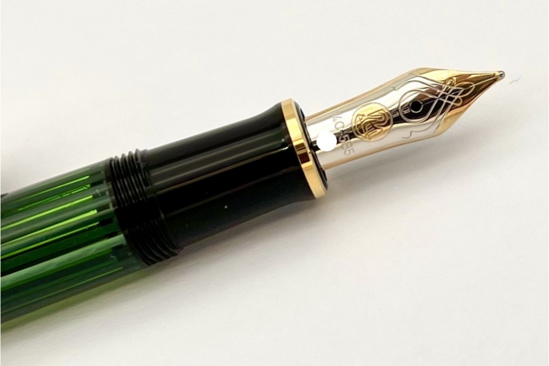 Pelikan Souveran M400 Green and Black Fountain Pen (Old Logo)