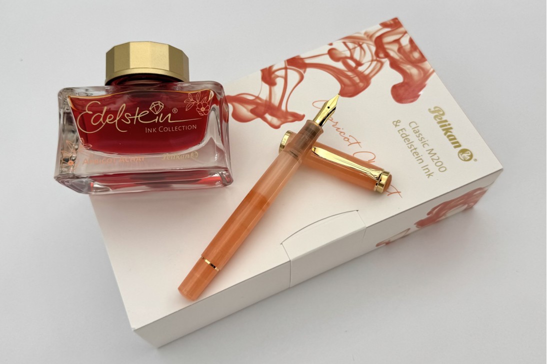 Pelikan Special Edition Classic M200 Apricot Fountain Pen Set