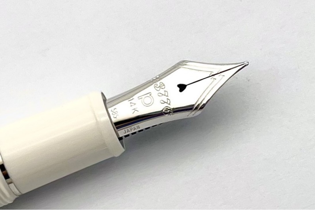 Platinum Limited Edition 3776 Century Shape of Heart Ivoire Fountain Pen