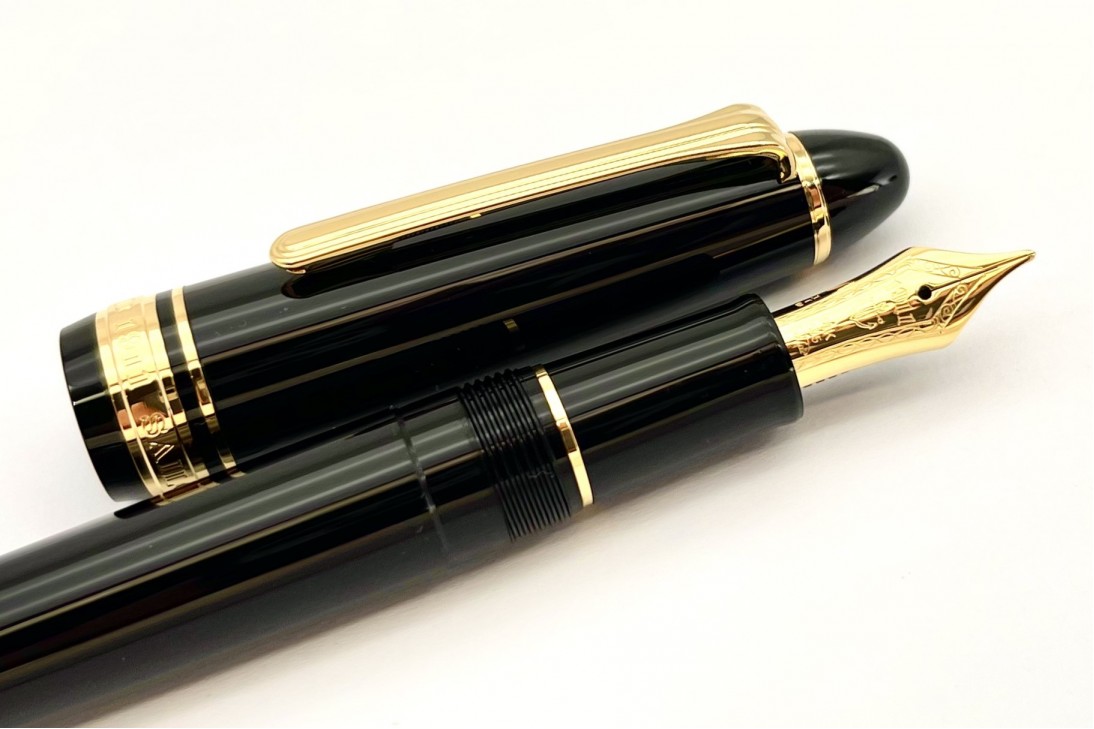 Sailor 1911 Standard Black with Gold Trim Fountain Pen