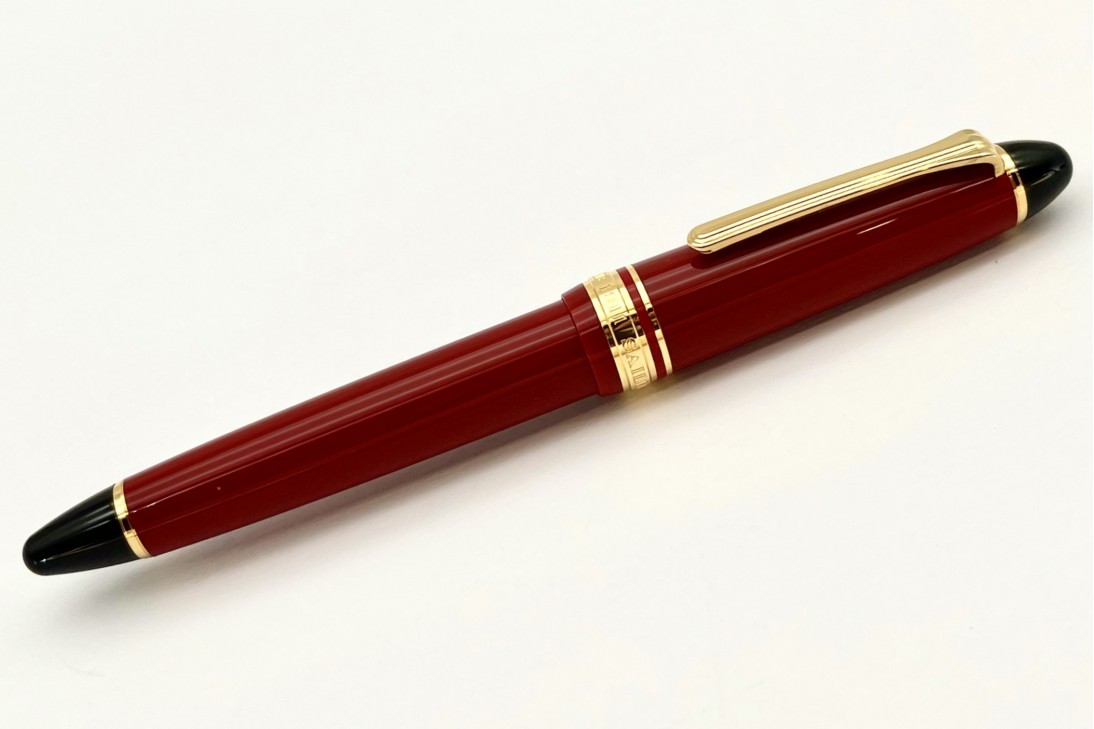 Sailor 1911 Standard Red with Gold Trim Fountain Pen