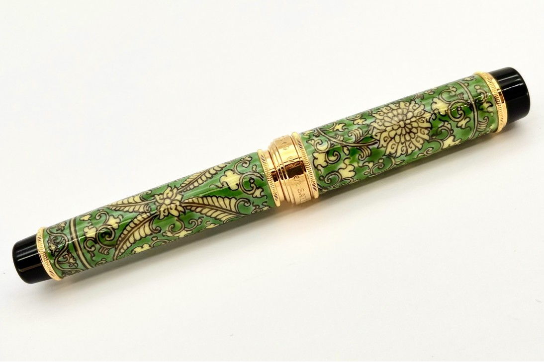 Sailor Arita Gen Emon Kiln Ouryokusai Kabuto Karakusa Arabesque Fountain Pen