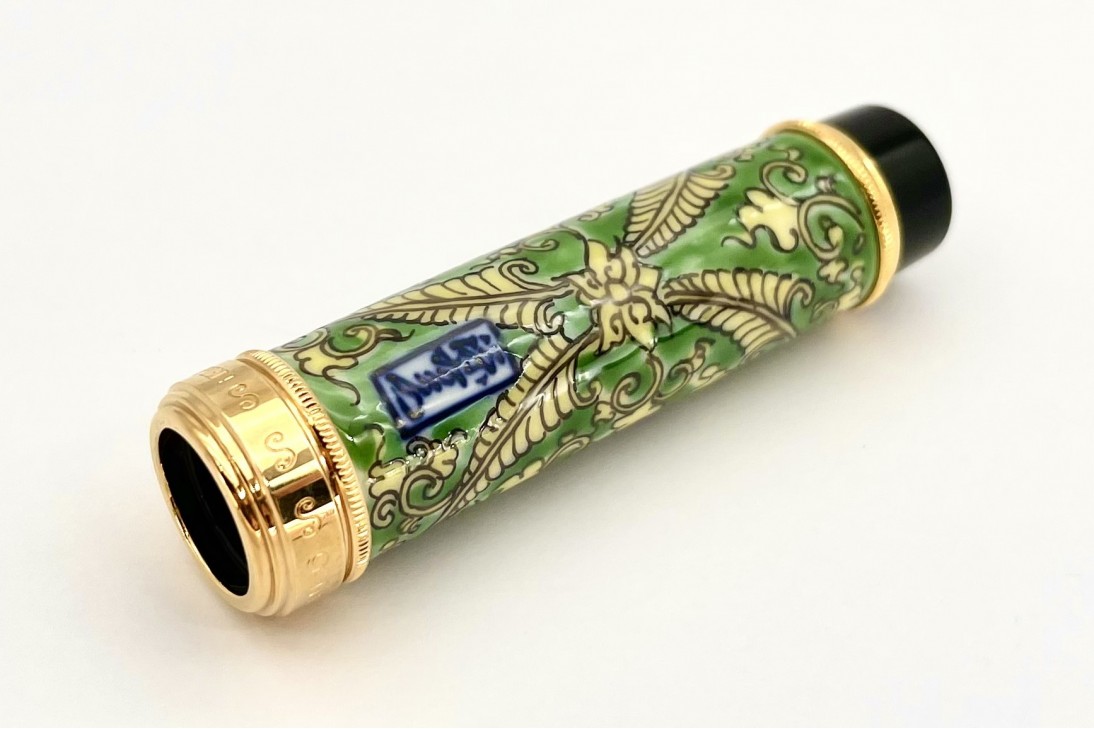 Sailor Arita Gen Emon Kiln Ouryokusai Kabuto Karakusa Arabesque Fountain Pen