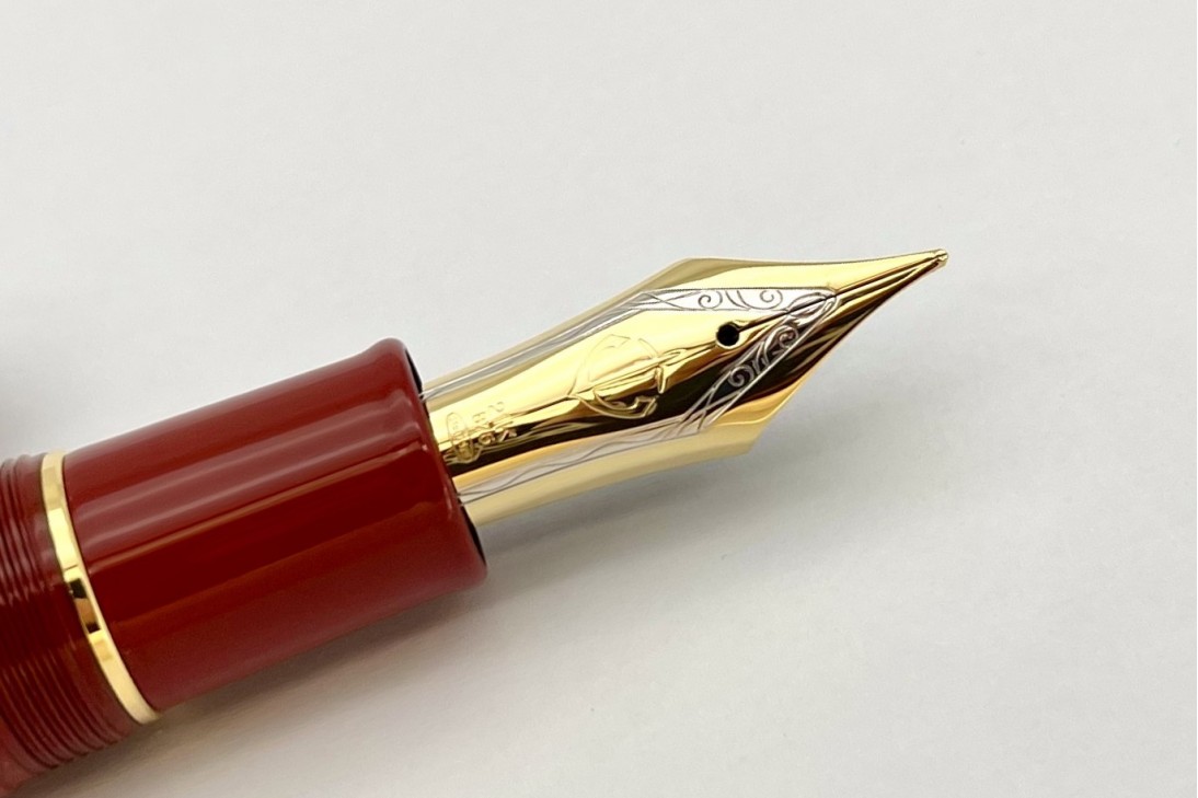 Sailor King of Pens Urushi Crimson Red Gold Trim Fountain Pen (New Nib Logo)