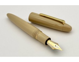 Sailor King of Pens Urushi Ivory Gold Trim Fountain Pen (New Nib Logo)