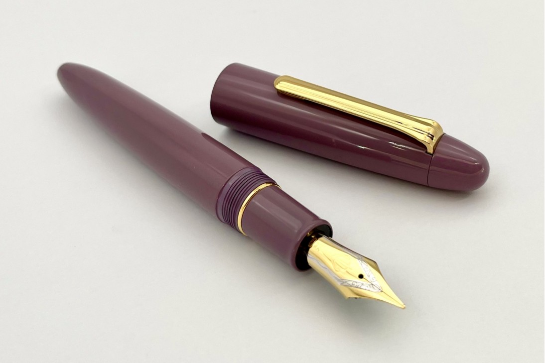 Sailor King of Pens Urushi Lilac Gold Trim Fountain Pen (New Nib Logo)