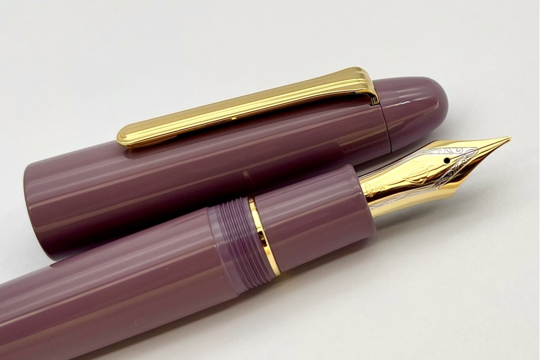 Sailor King of Pens Urushi Lilac Gold Trim Fountain Pen (New Nib Logo)