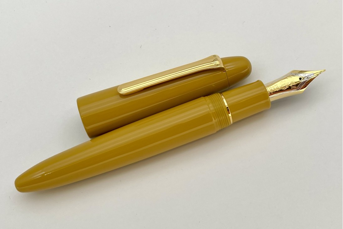 Sailor King of Pens Urushi Yellow Gold Trim Fountain Pen