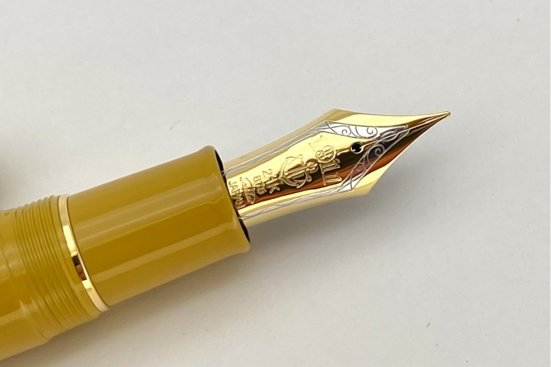 Sailor King of Pens Urushi Yellow Gold Trim Fountain Pen
