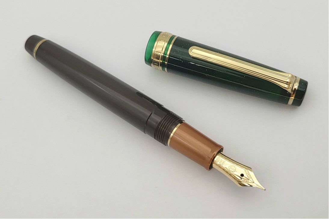 Sailor Limited Edition Pro Gear Slim Christmas Pudding Fountain Pen