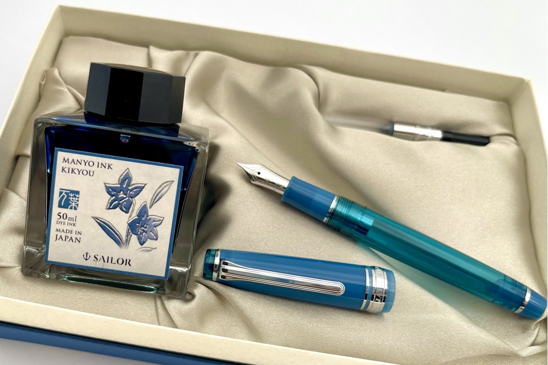 Sailor Limited Edition Pro Gear Slim Manyo 2 Violet Fountain Pen Set