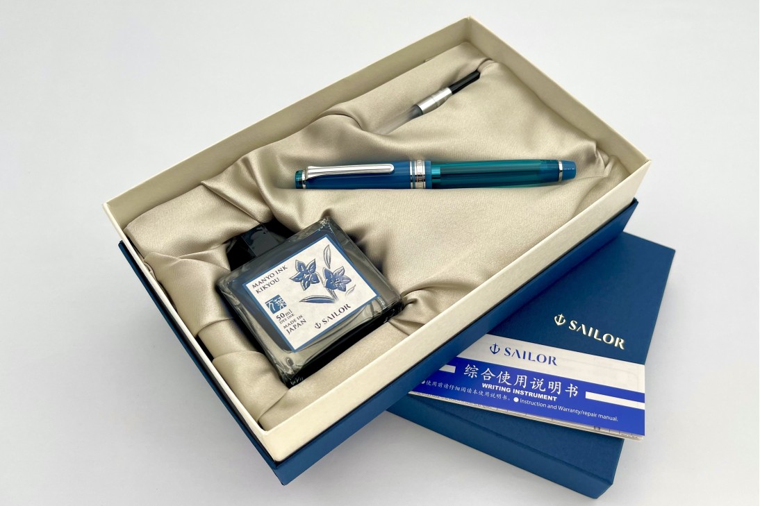 Sailor Limited Edition Pro Gear Slim Manyo 2 Violet Fountain Pen Set