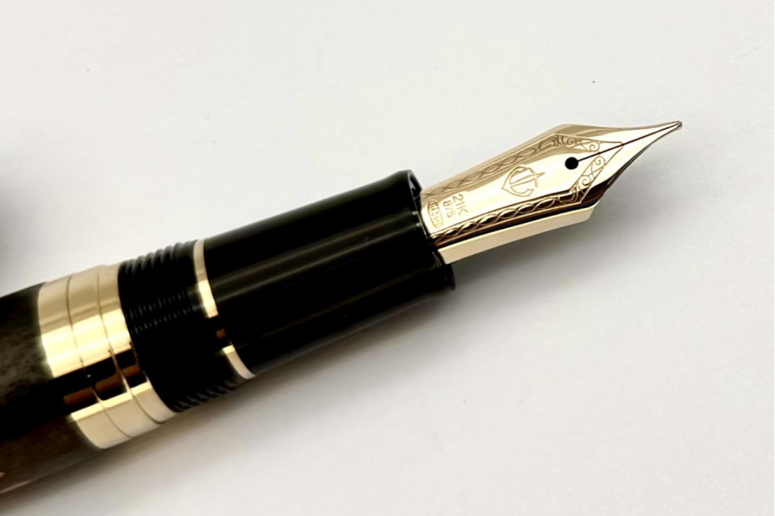 Sailor Nawate Haku-Chirashi Fountain Pen - Kaku, adorned with copper foil