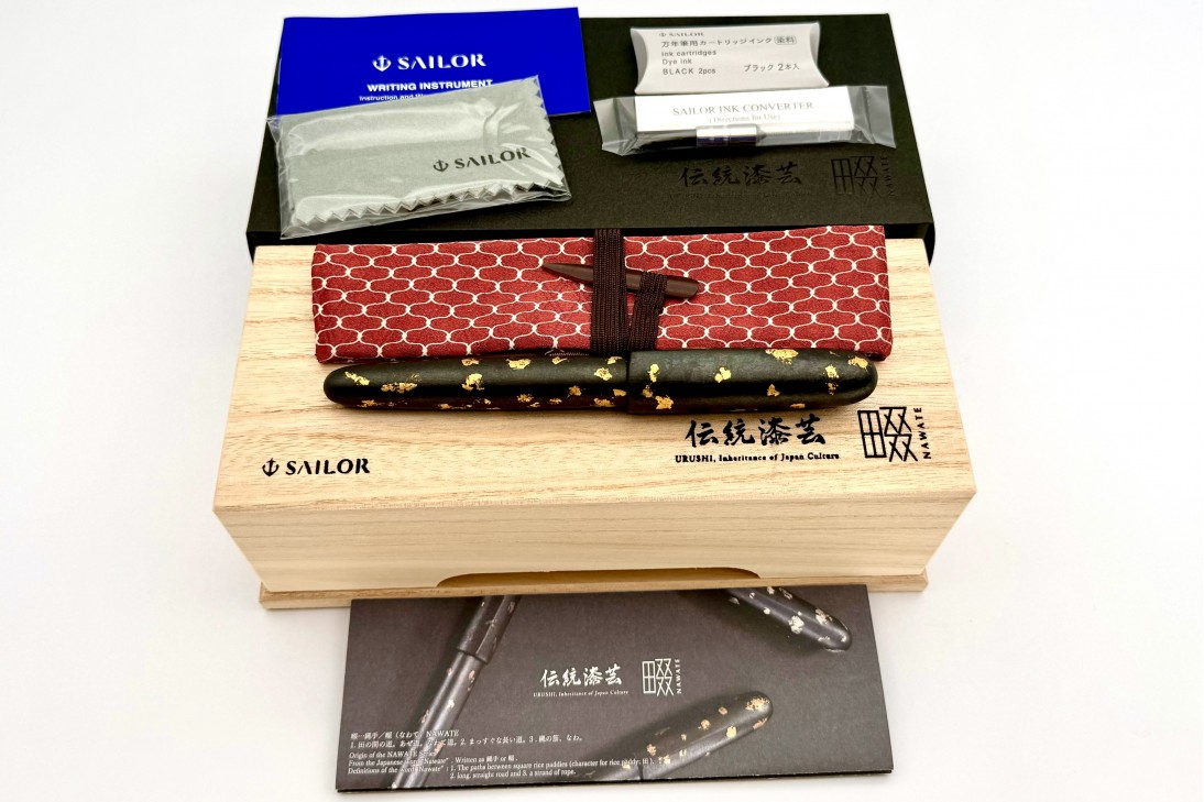 Sailor Nawate Haku-Chirashi Fountain Pen - Koh, adorned with gold foil