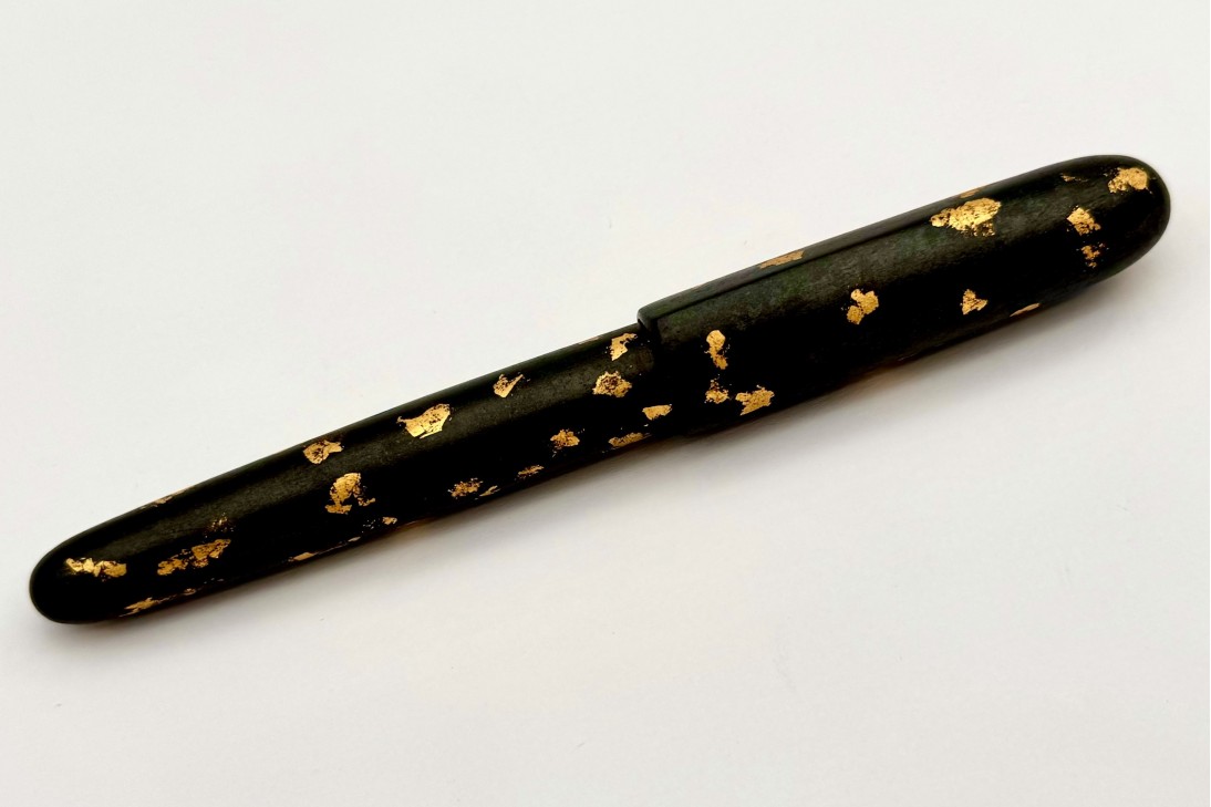 Sailor Nawate Haku-Chirashi Fountain Pen - Koh, adorned with gold foil