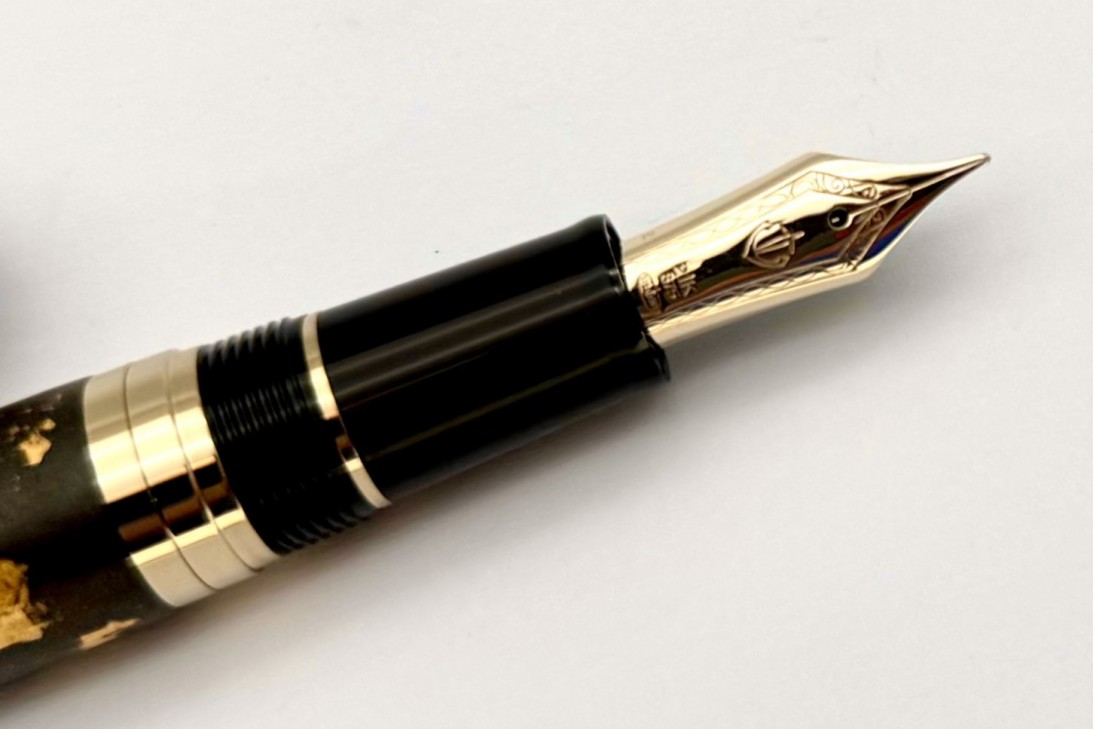 Sailor Nawate Haku-Chirashi Fountain Pen - Koh, adorned with gold foil