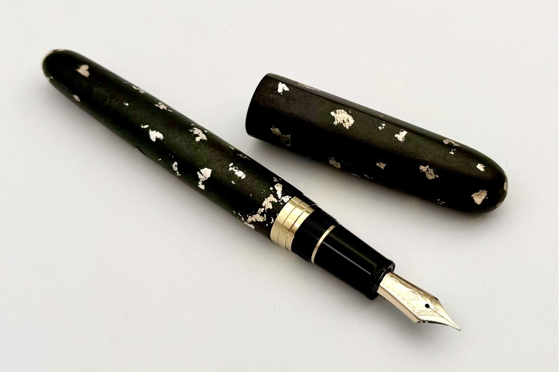 Sailor Nawate Haku-Chirashi Fountain Pen - Yoh, adorned with silver foil