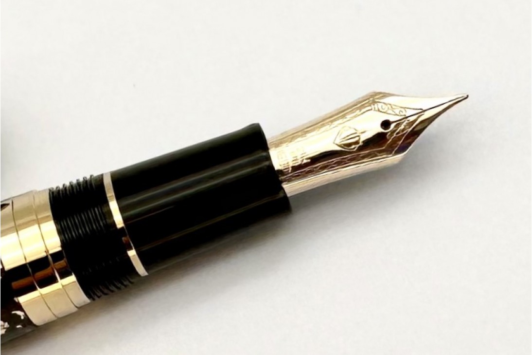 Sailor Nawate Haku-Chirashi Fountain Pen - Yoh, adorned with silver foil