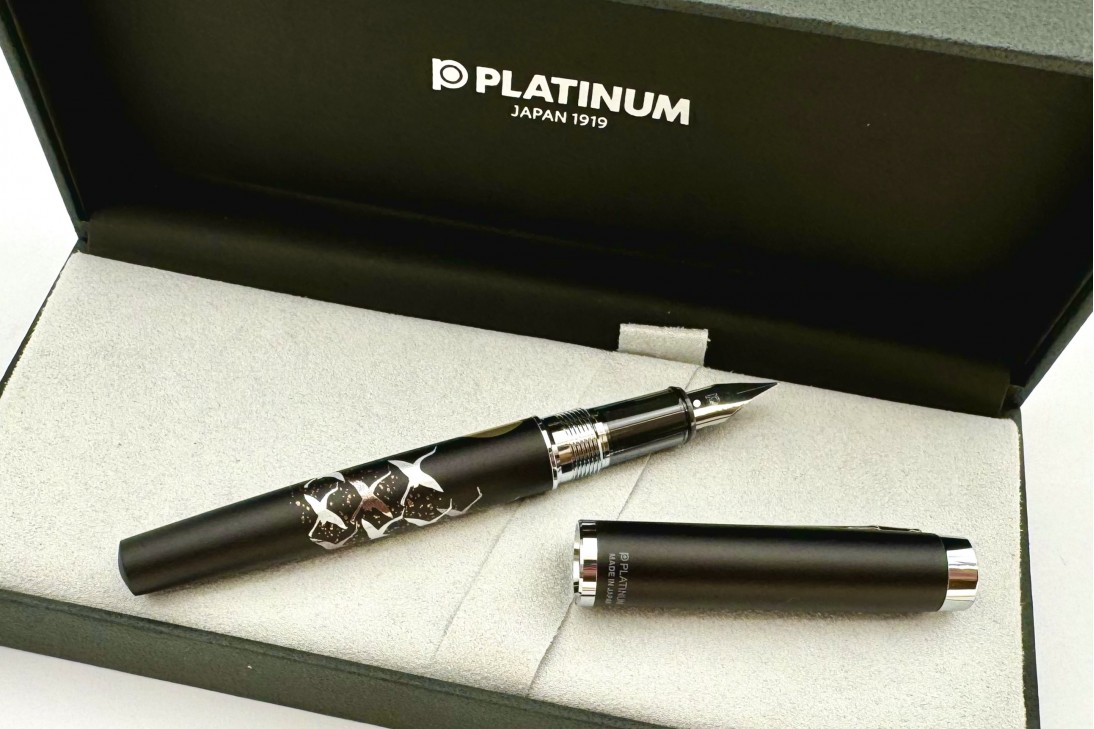 Platinum Procyon Luster Modern Maki-e Cranes Over Moon Fountain Pen