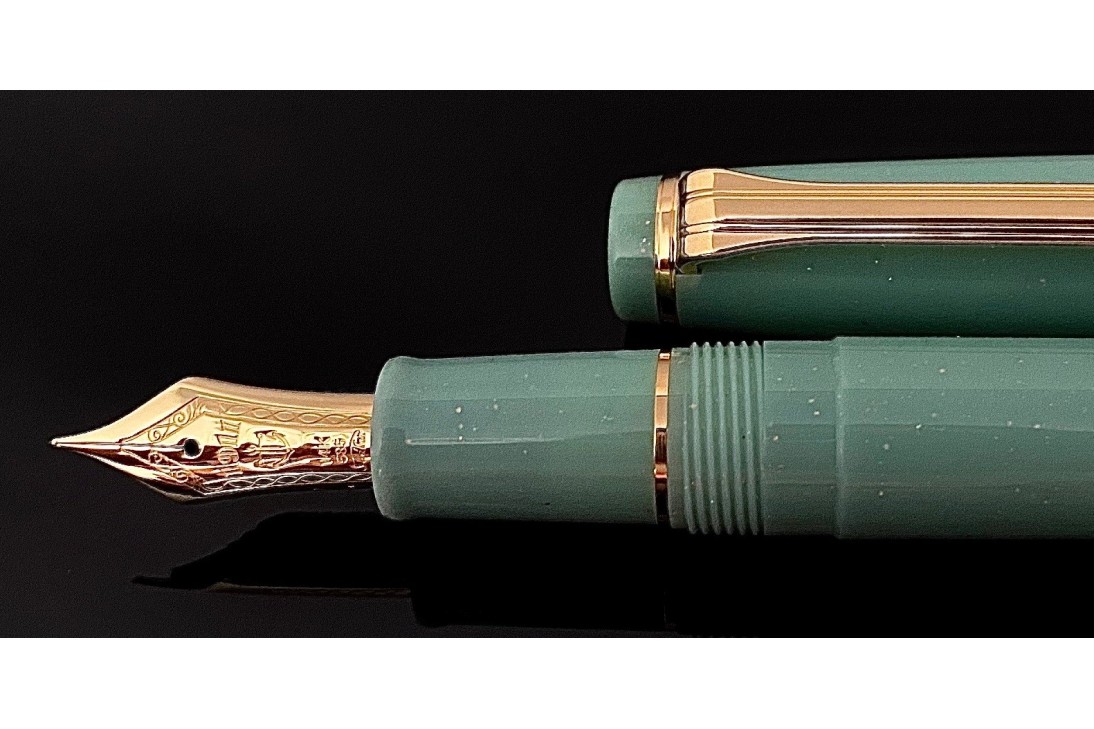 SAILOR SHIKIORI JAPANESE FAIRY TALE FOUNTAIN PEN - DRAGON PALACE (EMERALD)