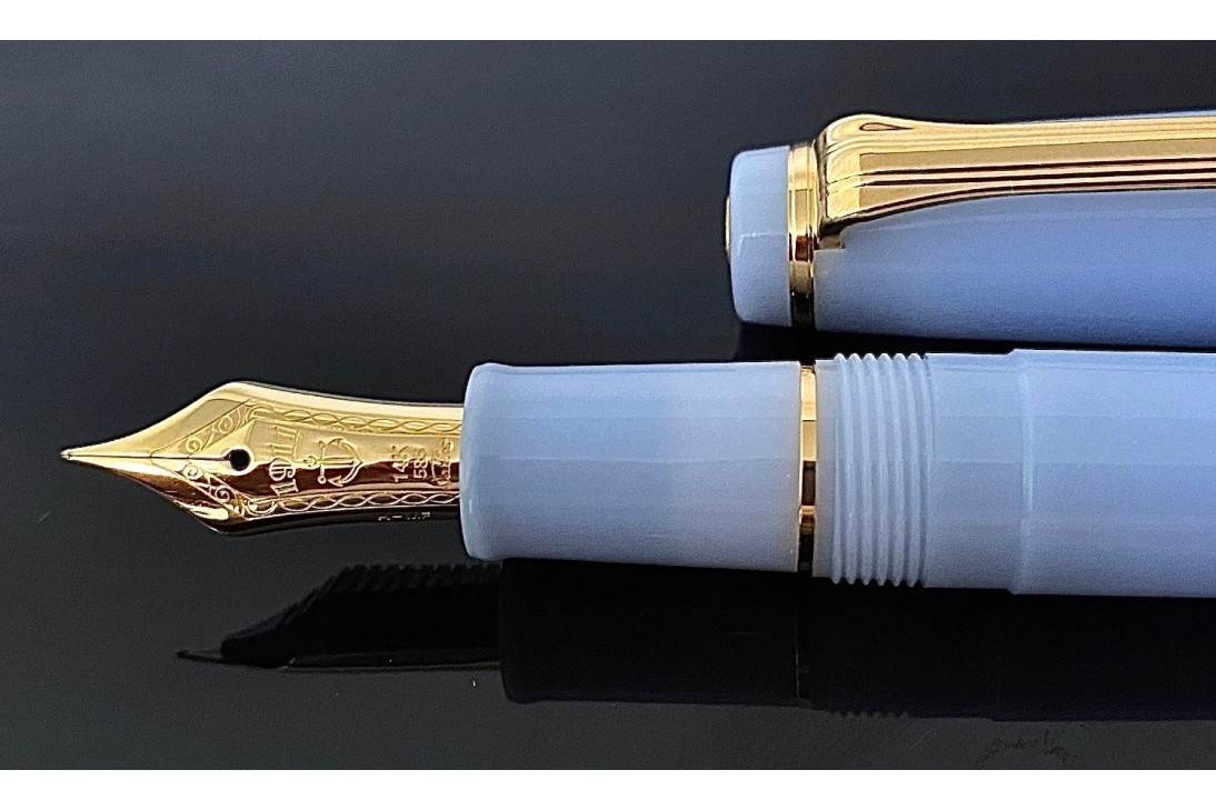 SAILOR SHIKIORI JAPANESE FAIRY TALE FOUNTAIN PEN - GRATEFUL CRANE (SKY BLUE)