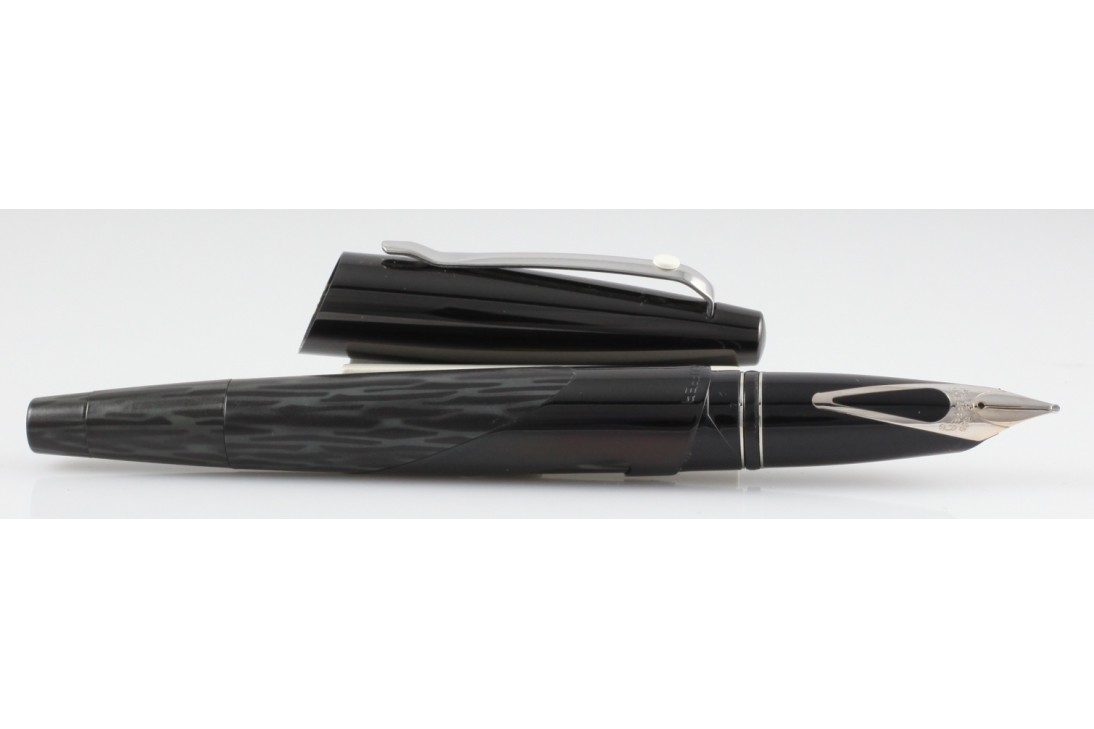 Sheaffer Intrigue 614 Shiny Black Stencilled Matte Black Fountain Pen