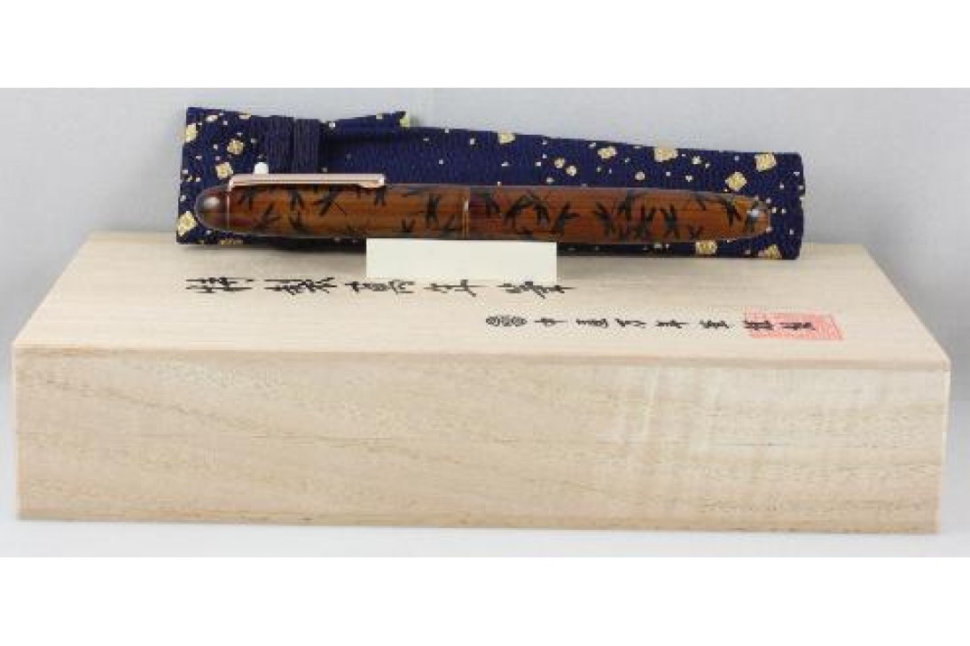 Nakaya Portable Writer Byakudan-Nuri with Yakau Maki-e Akitsu-Shima Fountain Pen