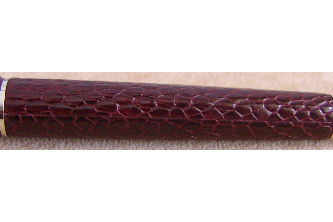 Dunhill Limited Edition Sidecar Ostrich Foot Leather Chassis Ox Bloob Ball Pen