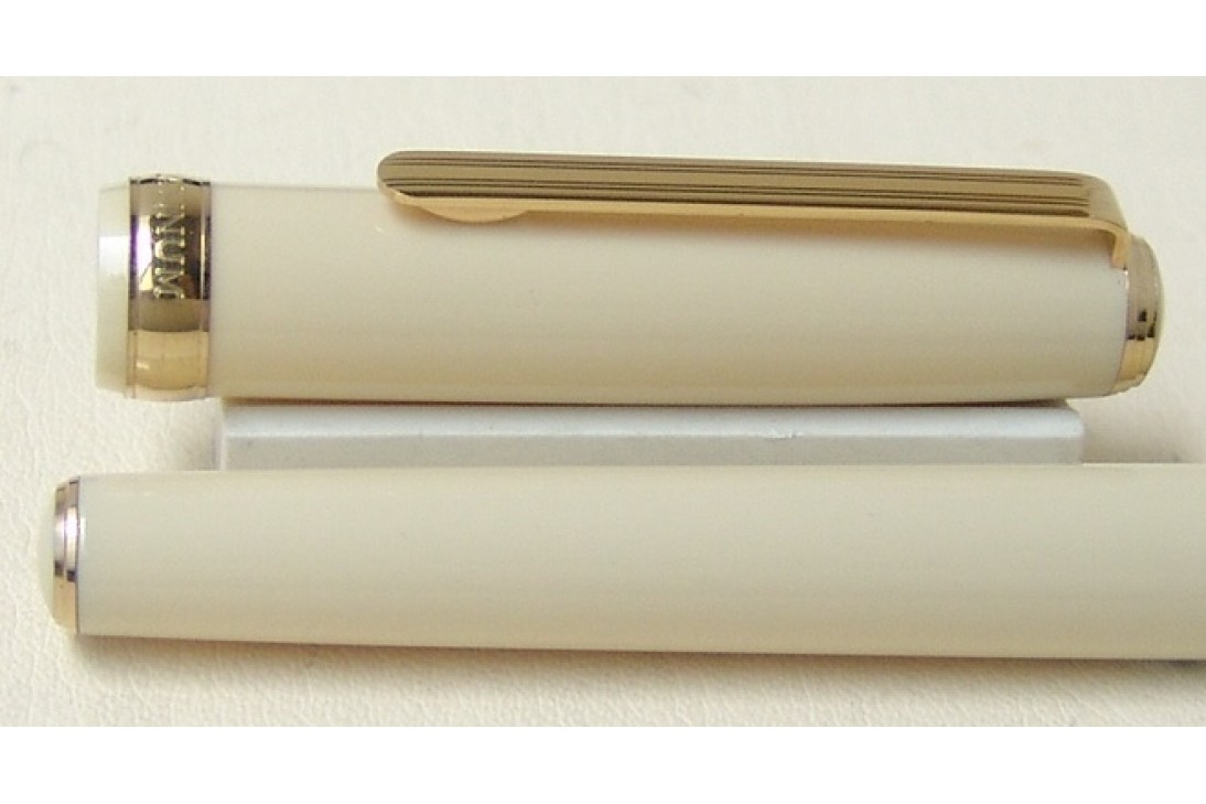 Platinum 1819 Pure White Fountain Pen