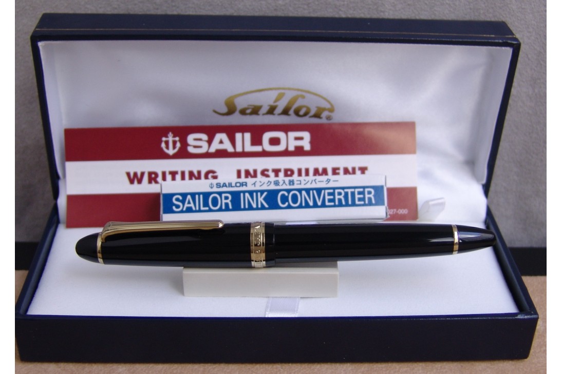 Sailor 1911 Standard Black with Gold Trim Fountain Pen (Old Logo)