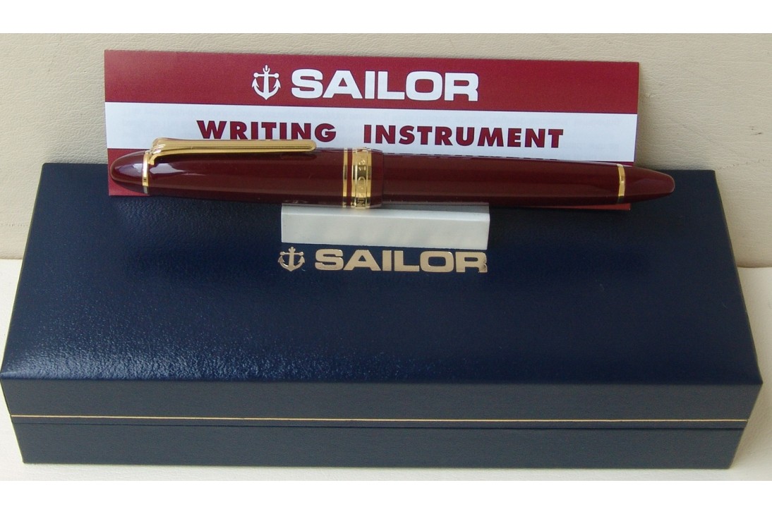 Sailor 1911 Standard Burgundy with Gold Trim Fountain Pen