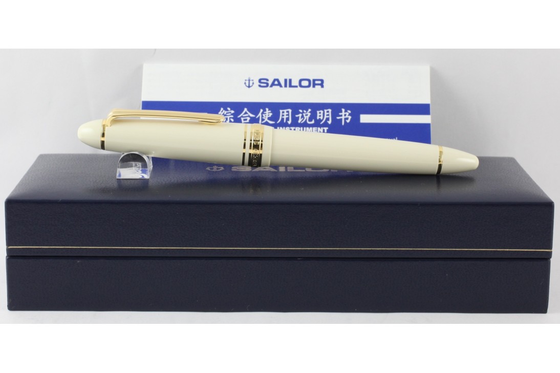 Sailor 1911 Standard Ivory with Gold Trim Fountain Pen