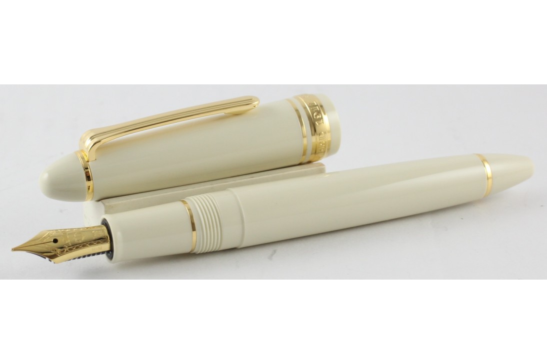Sailor 1911 Standard Ivory with Gold Trim Fountain Pen