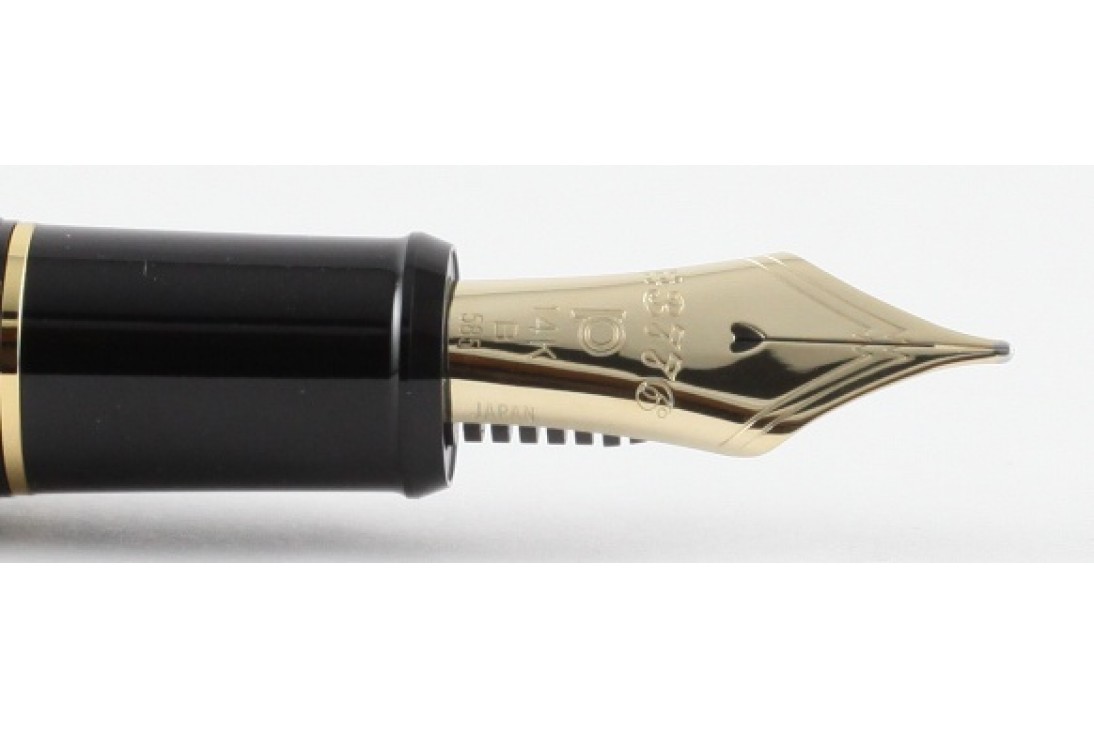 Platinum 3776 Century Maki-e Kanazawa Haku (Gold Leaf) Rising Dragon Fountain Pen