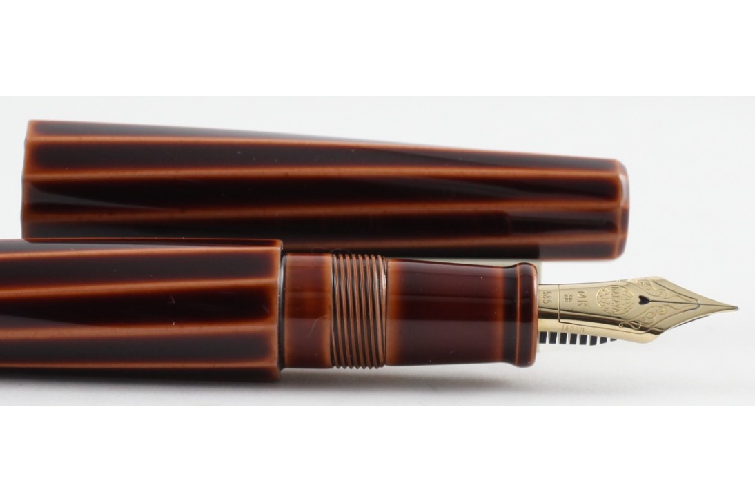 Nakaya Decapod Pen
