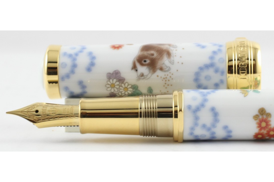 Sailor Arita Special Edition 400th Anniversary Koransha Somenishiki Yukennozu (Puppy Dogs) Gold Trim Fountain Pen